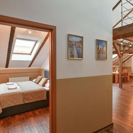 Amazing Charles Bridge Apartment Прага Экстерьер фото