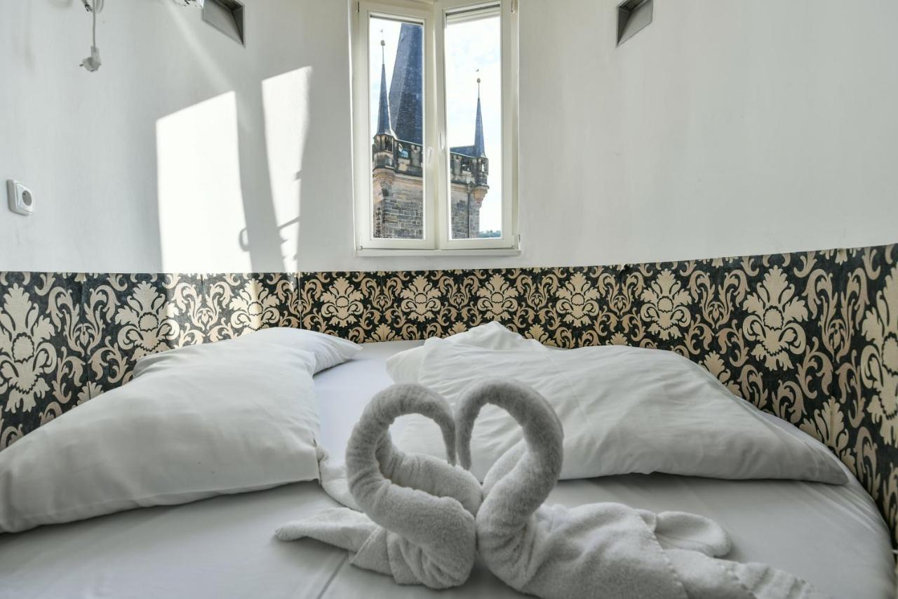 Amazing Charles Bridge Apartment Прага Экстерьер фото