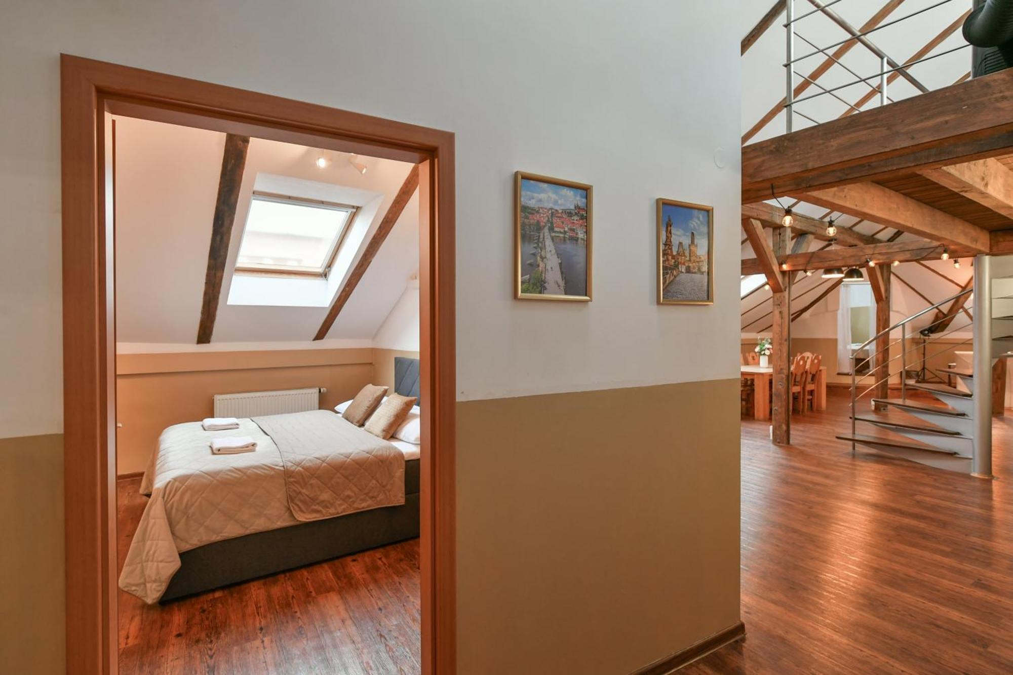 Amazing Charles Bridge Apartment Прага Экстерьер фото