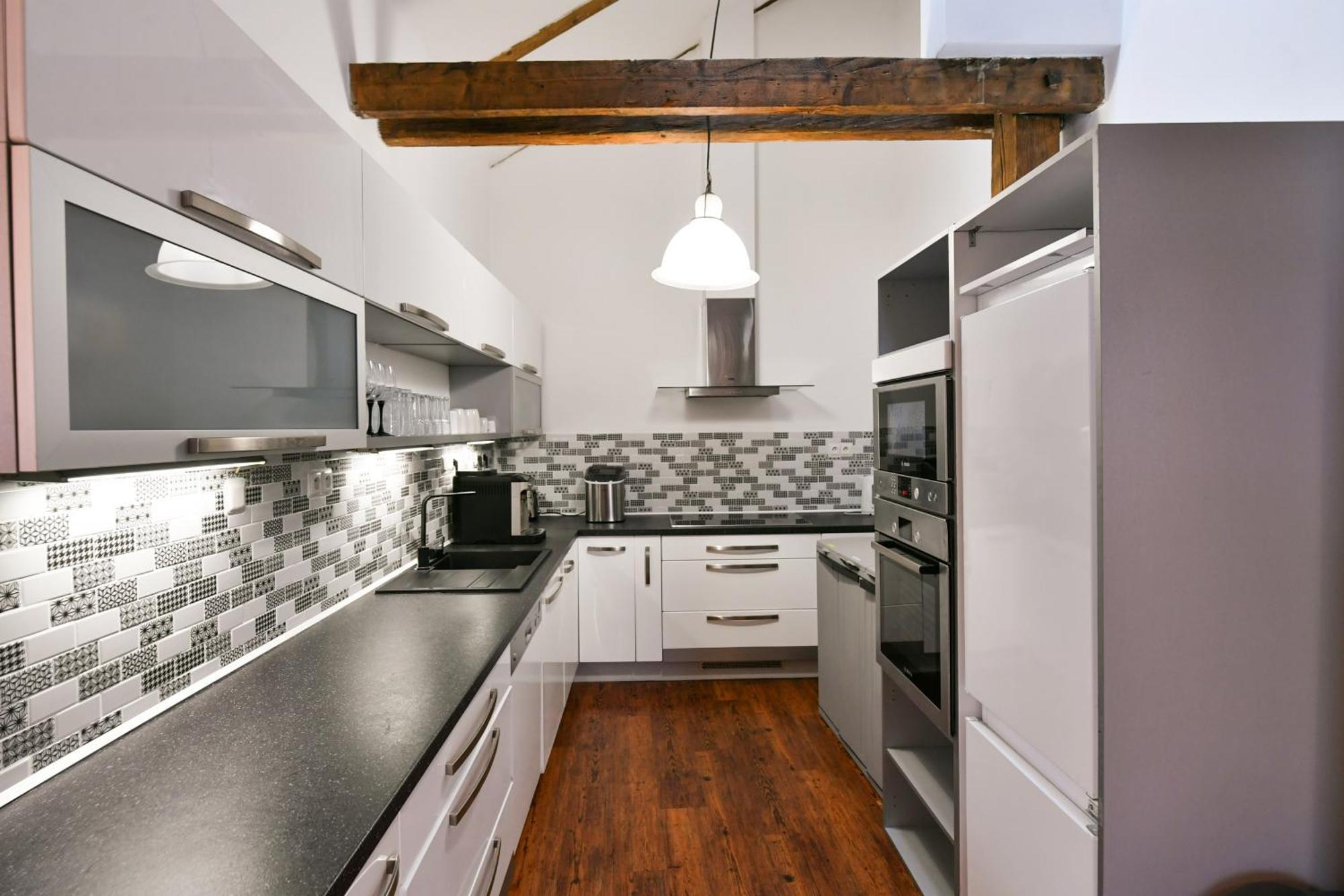 Amazing Charles Bridge Apartment Прага Экстерьер фото