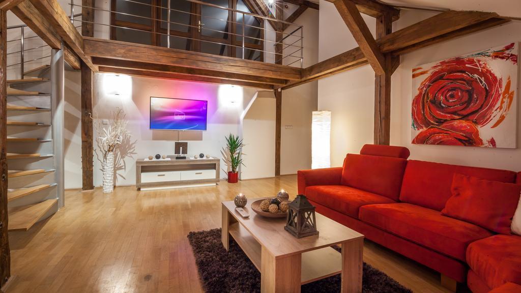 Amazing Charles Bridge Apartment Прага Номер фото
