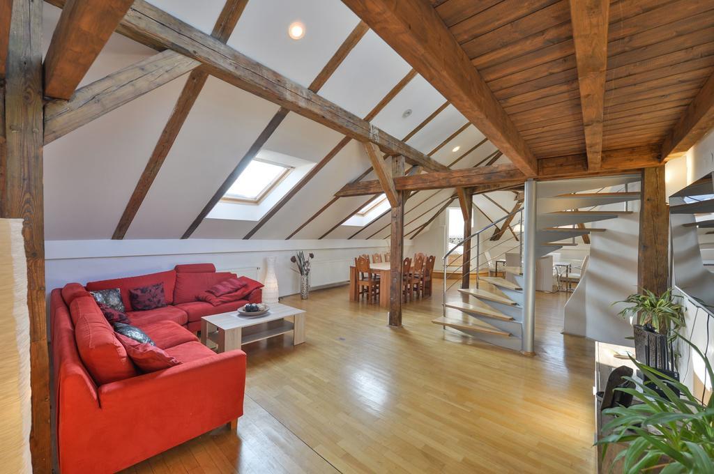 Amazing Charles Bridge Apartment Прага Экстерьер фото