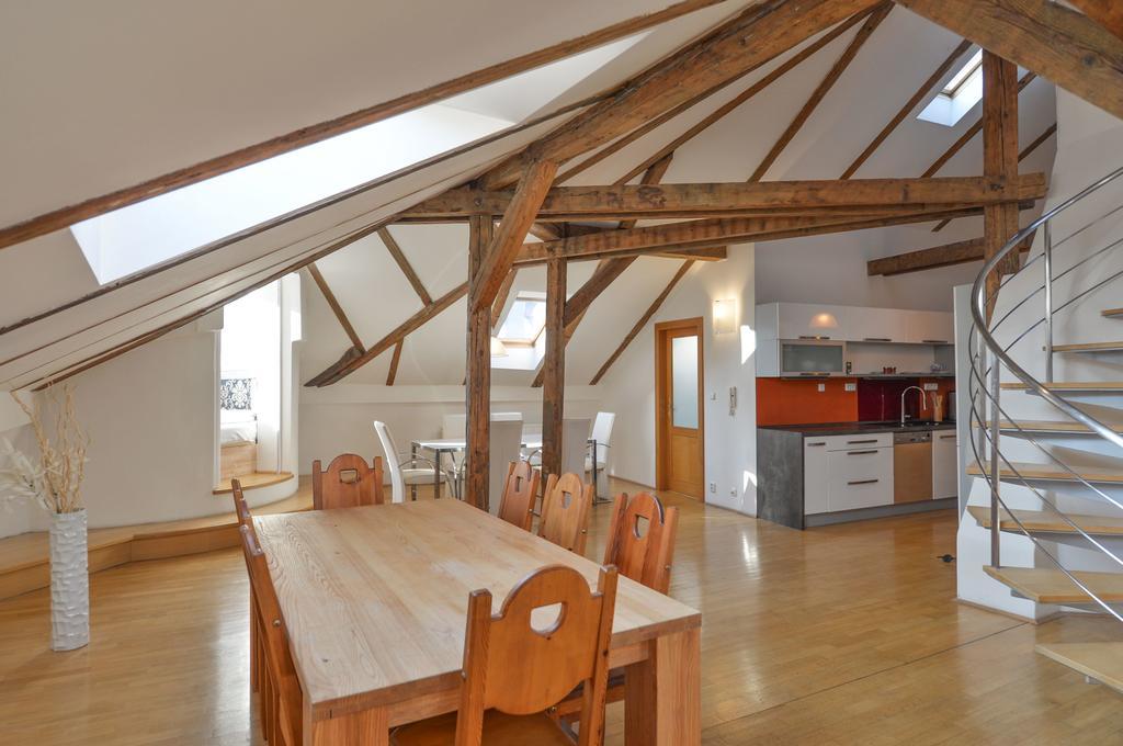 Amazing Charles Bridge Apartment Прага Экстерьер фото