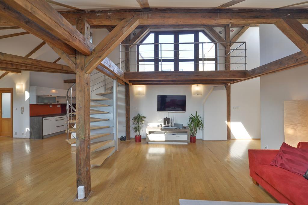 Amazing Charles Bridge Apartment Прага Экстерьер фото