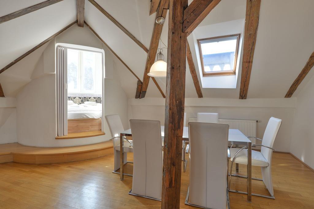 Amazing Charles Bridge Apartment Прага Экстерьер фото