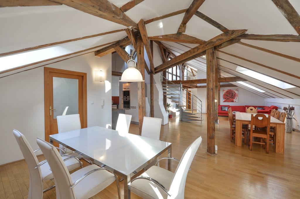 Amazing Charles Bridge Apartment Прага Экстерьер фото