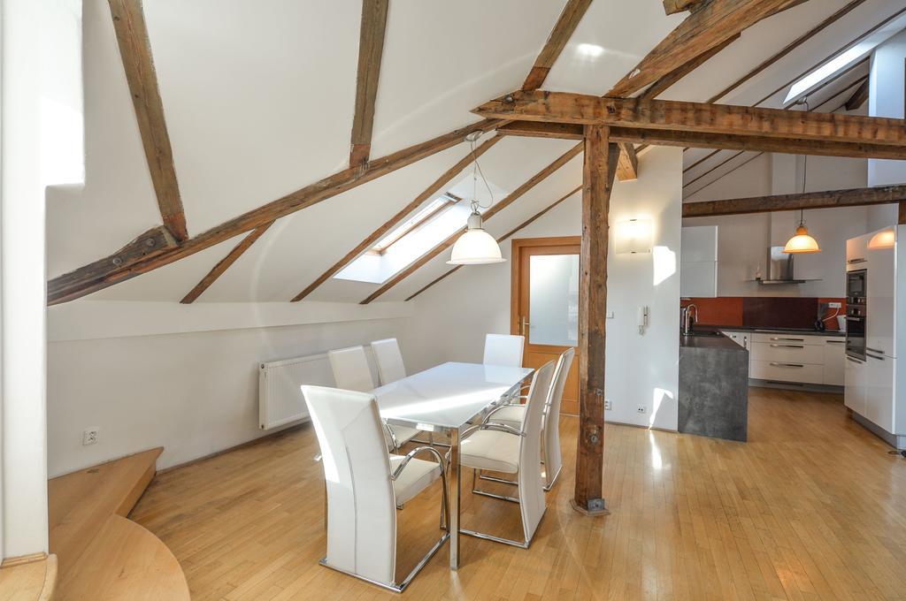 Amazing Charles Bridge Apartment Прага Экстерьер фото