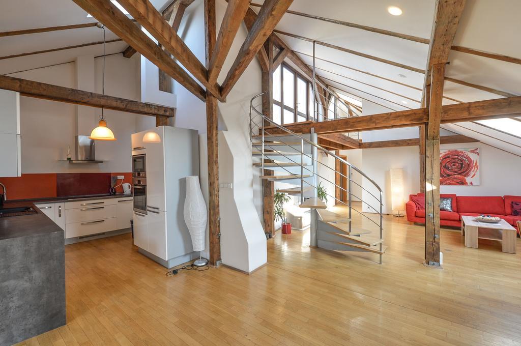 Amazing Charles Bridge Apartment Прага Экстерьер фото